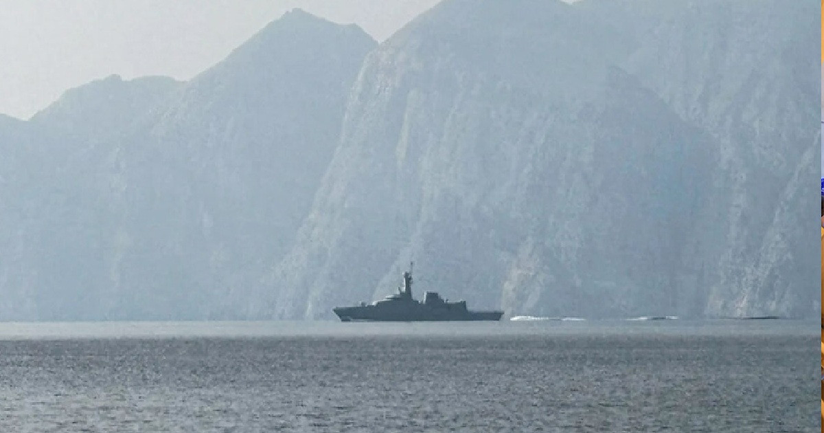 হরমুজে জার্মান জাহাজে হামলা, আগুন