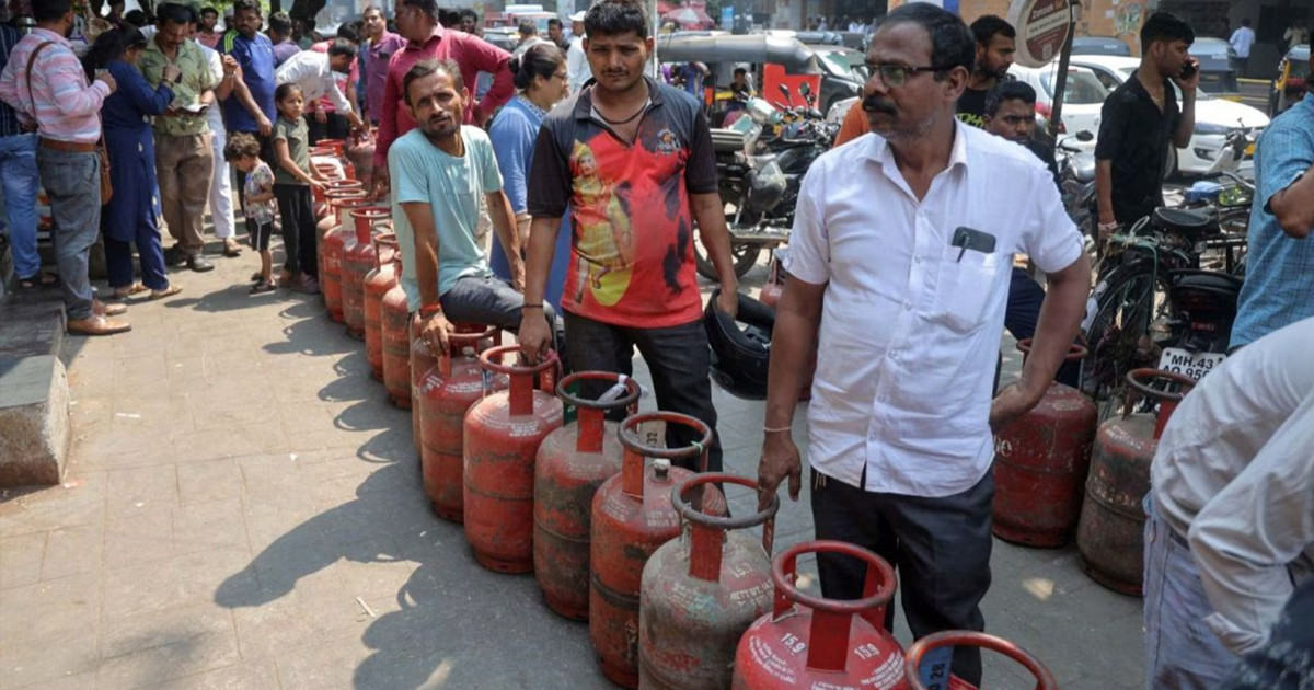 ইরান যুদ্ধ, ভারতের বিভিন্ন জায়গায় সিলিন্ডার গ্যাসের সংকটে