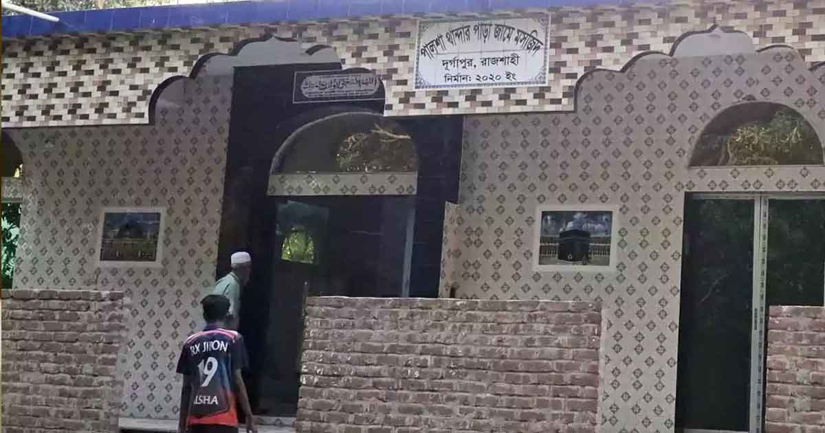 যে মসজিদে আজান দিলেই আসে সাপ!