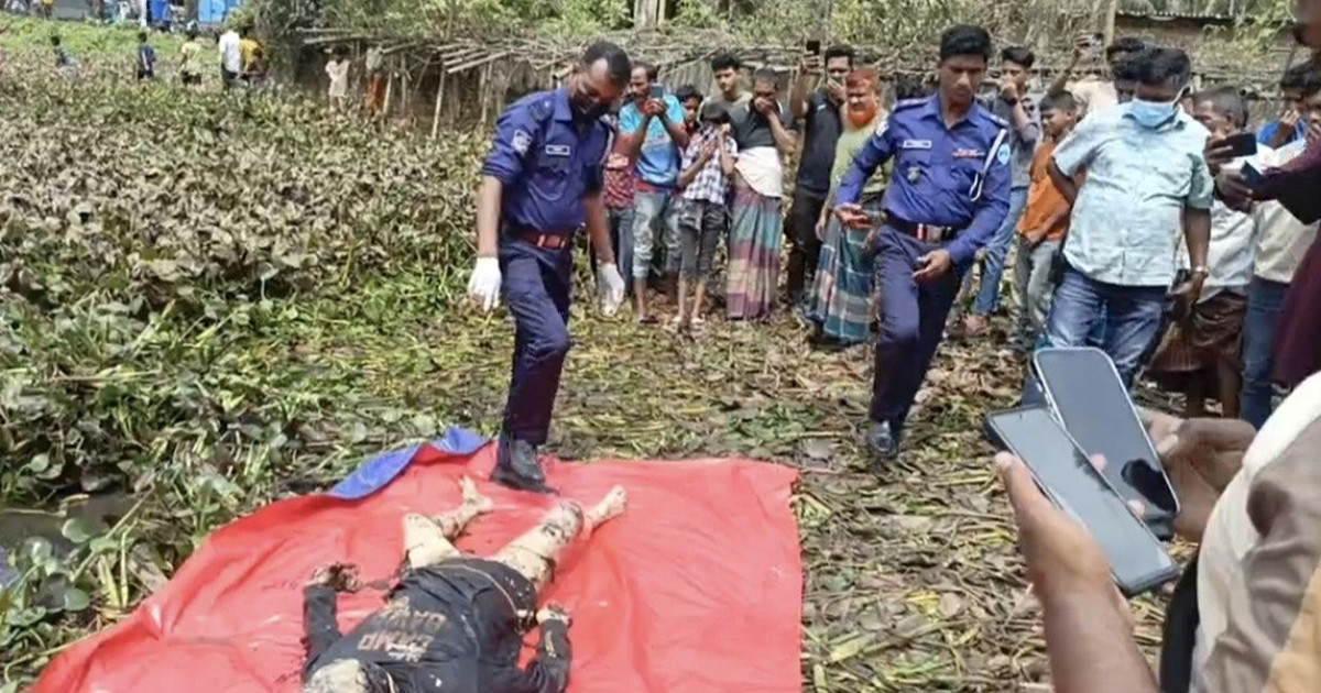 পুকুর সেচতে গিয়ে মিলল অর্ধগলিত অজ্ঞাত লাশ