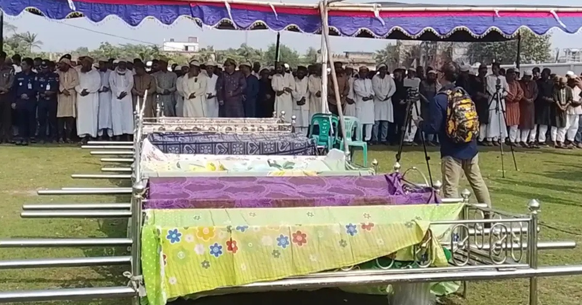 এক পরিবারের ৯ জনকে, পাশাপাশি কবরে দাফন