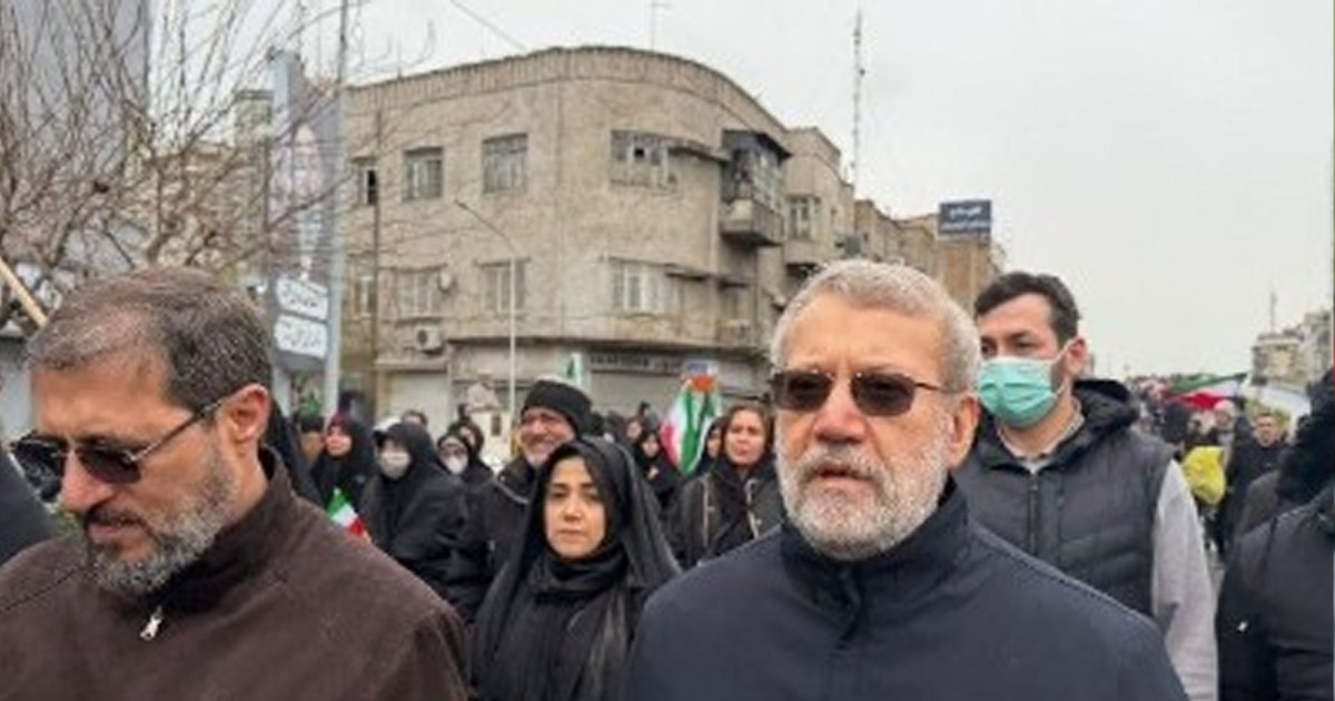 সরাসরি জনতার মিছিলে পেজেশকিয়ান ও লারিজানি