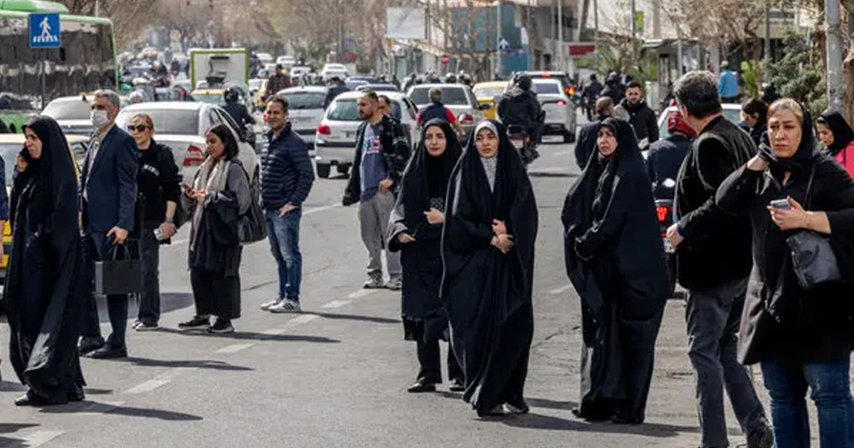 ভয়াবহ বোমাবর্ষণের মধ্যে যেভাবে জীবন চলছে তেহরানবাসীর