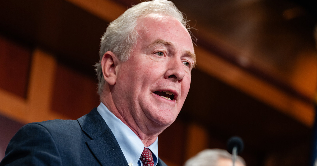 ইরানে অবৈধ যুদ্ধের জন্য আর ১ ডলারও নয়: মার্কিন সিনেটর