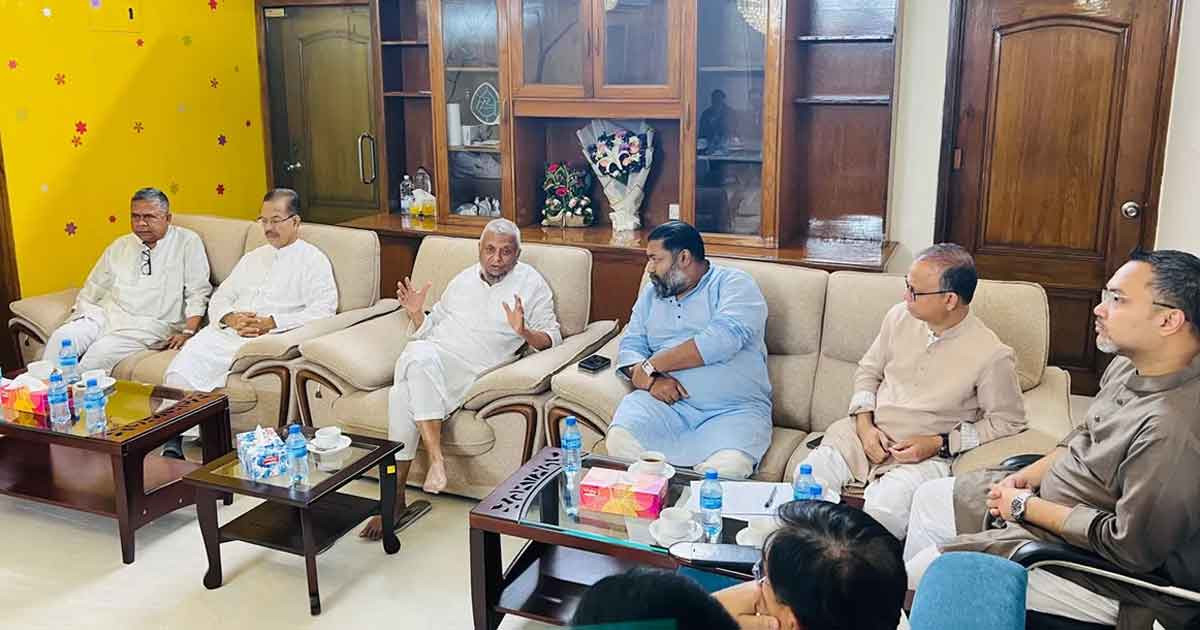 ঈদের আগেই শ্রমিকদের বকেয়া বেতন-বোনাস পরিশোধ করতে হবে: শ্রমমন্ত্রী