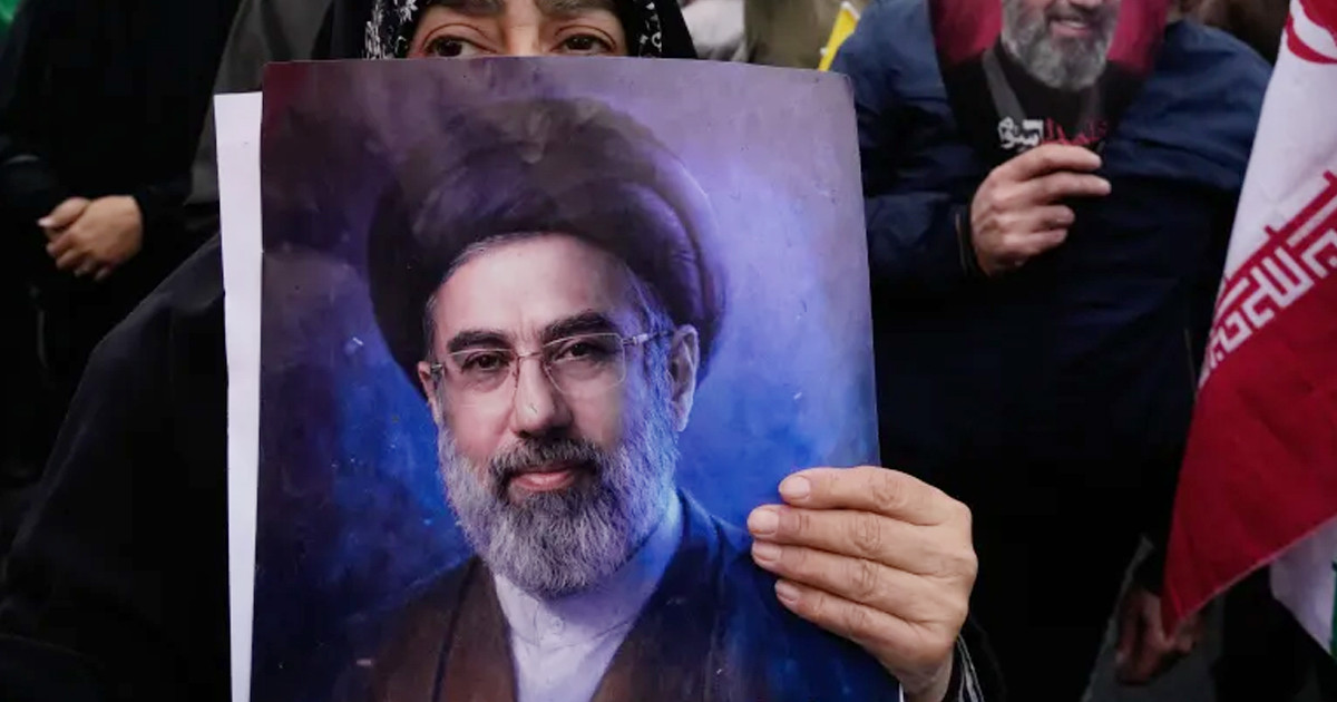 মোজতবা খামেনির শারীরিক অবস্থা জানালেন মার্কিন প্রতিরক্ষামন্ত্রী