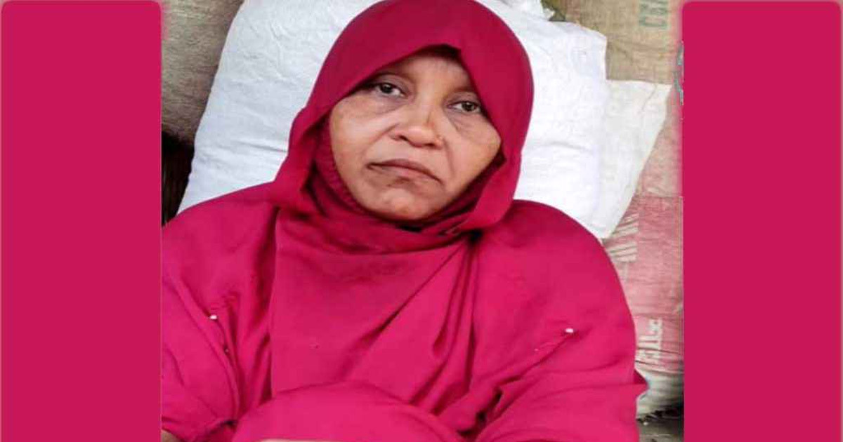 স্ত্রীর স্বীকৃতির দাবিতে প্রেমিকের বাড়িতে ৬০ বছরের বৃদ্ধার অবস্থান