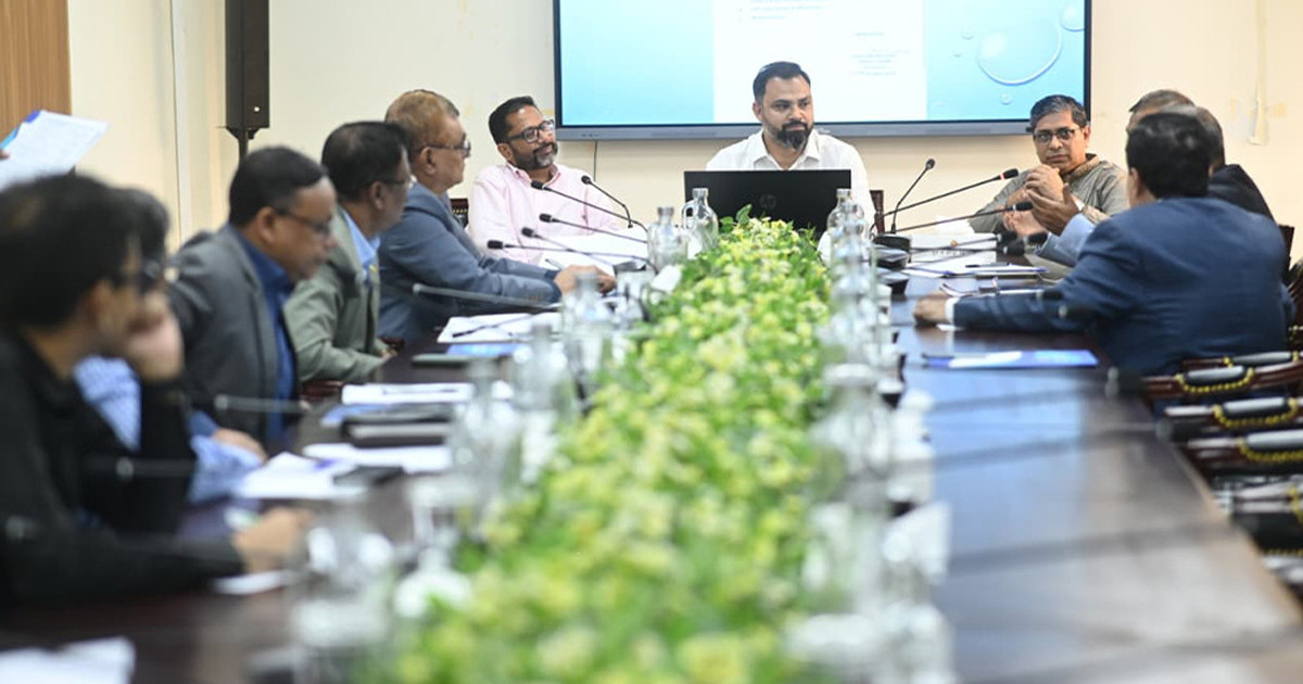 ঢাকার প্রতিটি ওয়ার্ডে ফুটবল খেলার সুবিধা নিশ্চিত করা হবে: আমিনুল হক