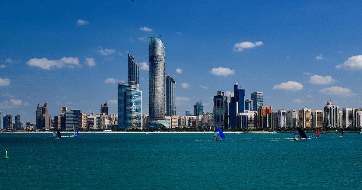 আবুধাবি ও দুবাইয়ের বন্দর এলাকা থেকে বাসিন্দাদের দ্রুত সরিয়ে নিতে বললো ইরান