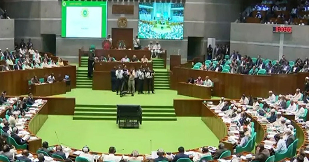 সংসদের হেডফোন নিয়ে লুটপাটের অভিযোগ শাহজাহান চৌধুরীর