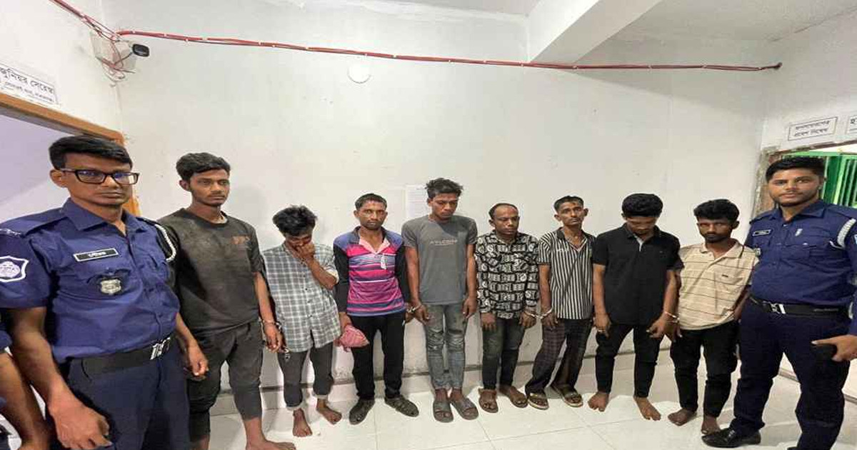 সোনারগাঁয় দেশীয় অস্ত্রসহ ডাকাতদলের ৮ সদস্য গ্রেপ্তার