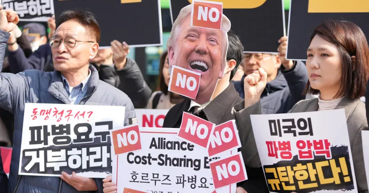 হরমুজ প্রণালিতে যুদ্ধজাহাজ পাঠাতে চায় না দ. কোরিয়ানরা, ট্রাম্পের বিরুদ্ধে বিক্ষোভ