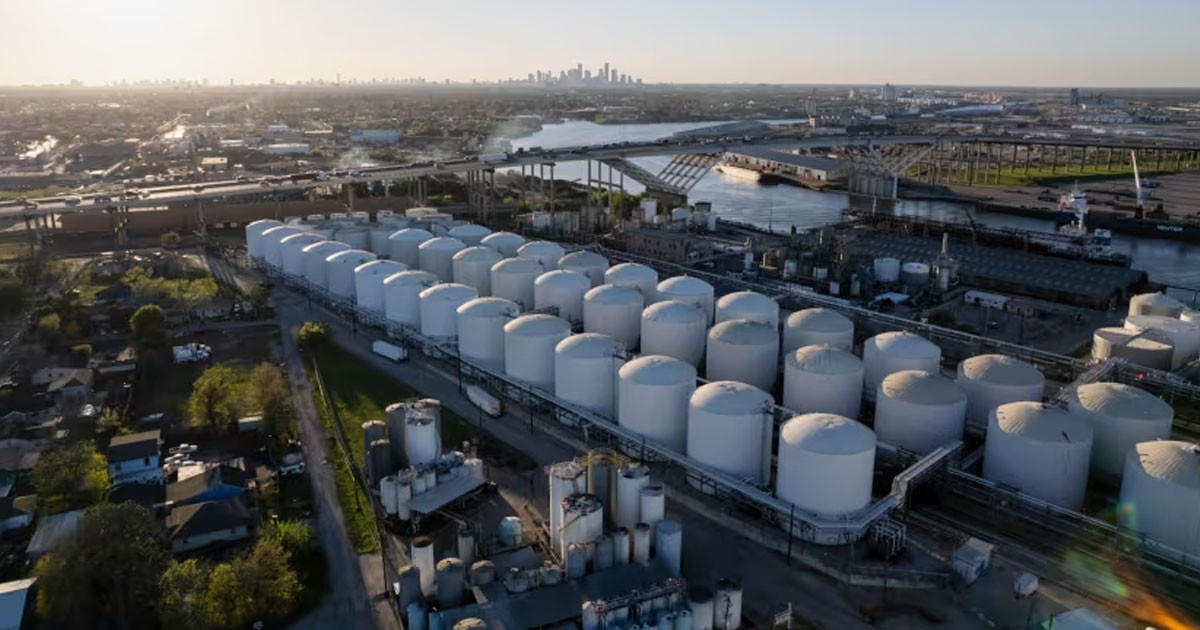 হরমুজ প্রণালী সংকটে তেলের দাম আকাশছোঁয়া