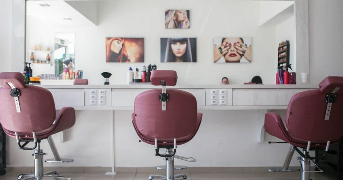 বিউটি পার্লারের আড়ালে অনৈতিক কর্মকাণ্ড