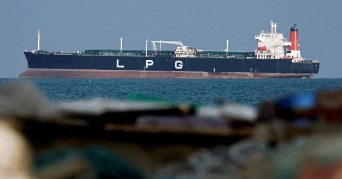 ইরান যুদ্ধের গতিপথ বদলে দিয়েছে হরমুজ প্রণালি: দ্য গার্ডিয়ানের বিশ্লেষণ