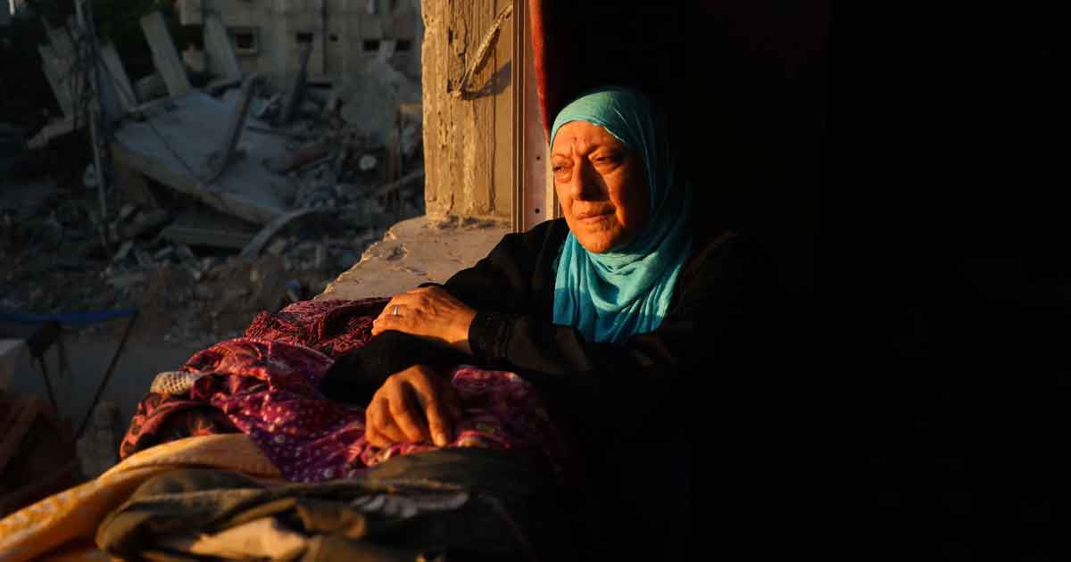 যুদ্ধের ধ্বংসযজ্ঞের মধ্যেই ইরানিদের শ্বাসরুদ্ধকর জীবনযাপন