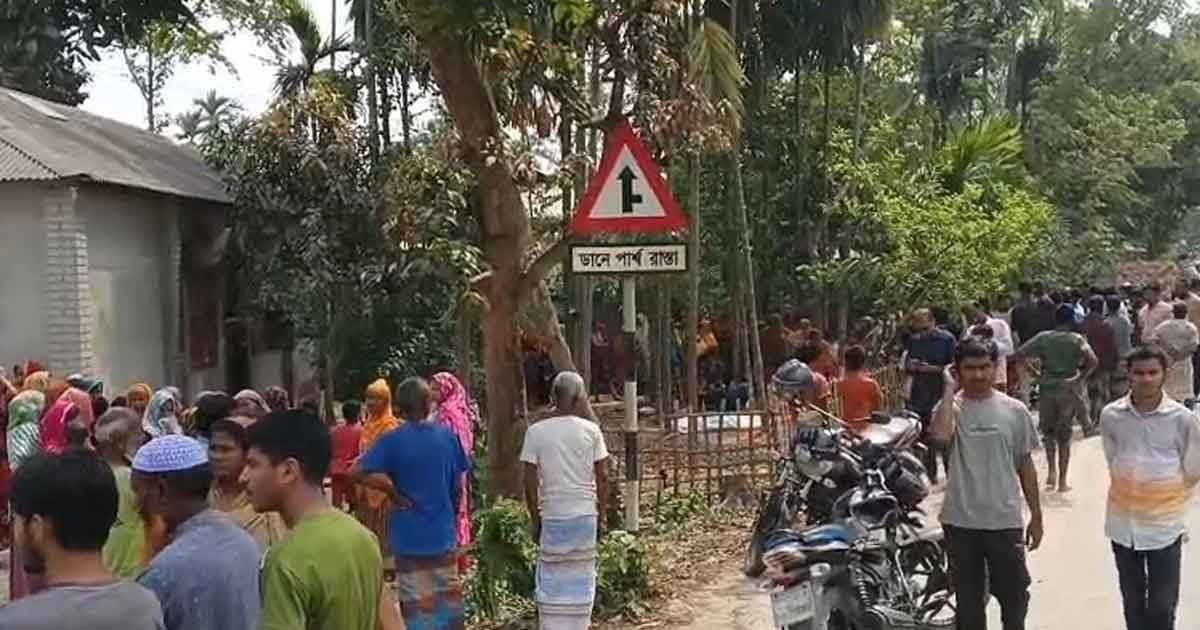 লালমনিরহাটে সড়কে প্রাণ গেল একই পরিবারের ৩ জনের