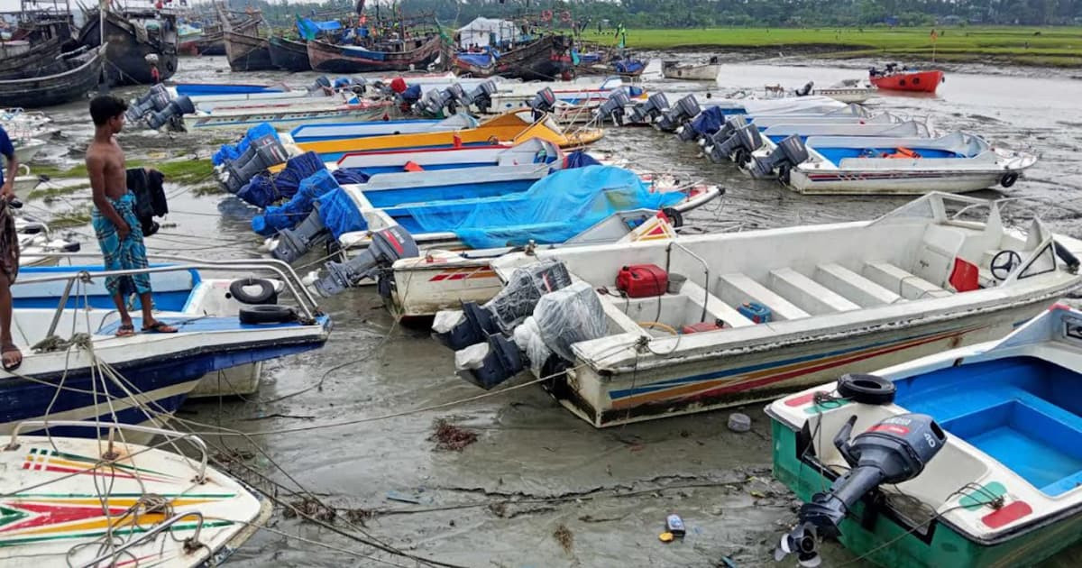 কৃত্রিম জ্বালানী সংকট: চরম ভোগান্তিতে হাতিয়ার যাত্রীরা