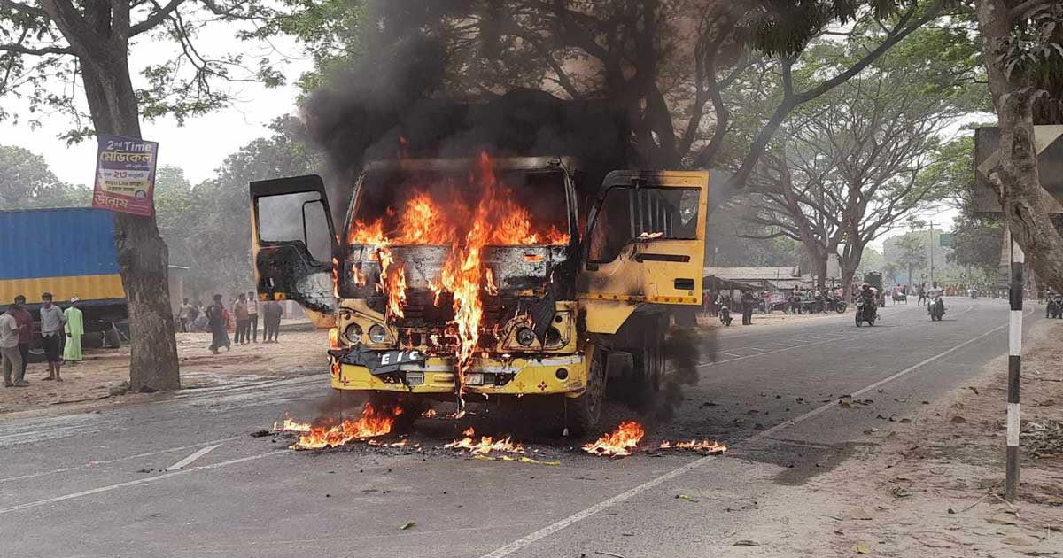 রাজশাহীতে সড়ক দুর্ঘটনায় বাবা-ছেলে নিহত