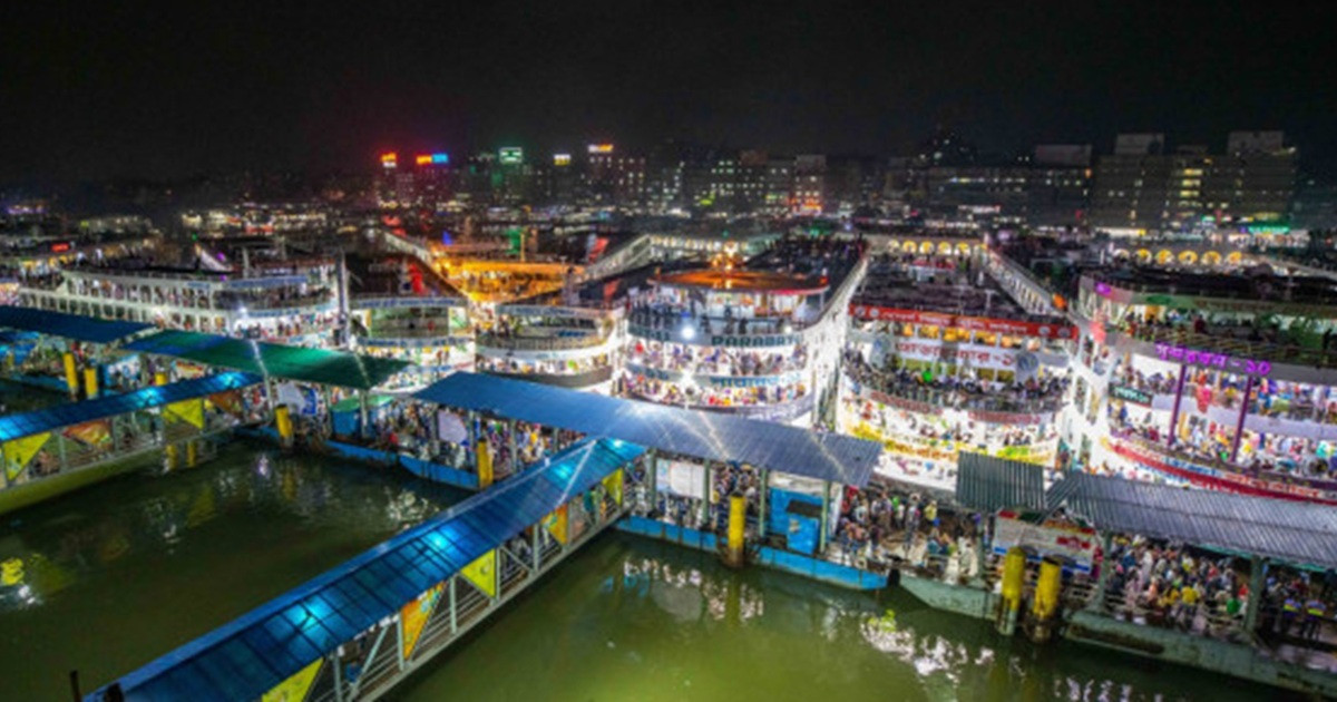 দুই লঞ্চের চাপায় নিহত ২, নিখোঁজদের সন্ধানে ডুবুরি দল