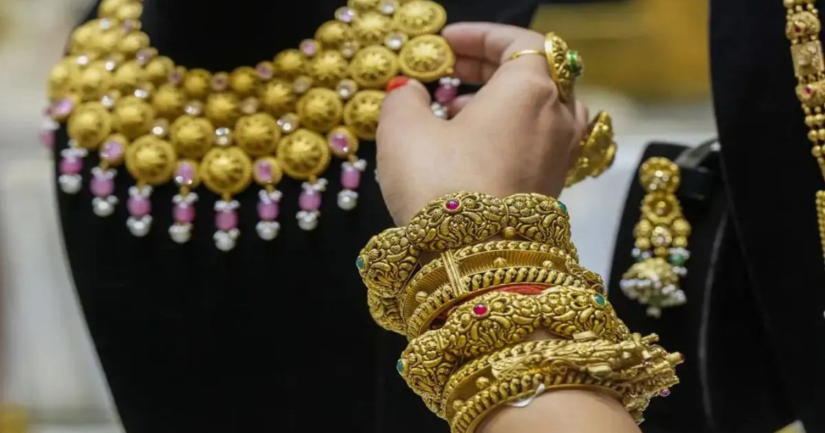 স্বর্ণের দাম কমলো ১৫ হাজার ৩৩৮ টাকা