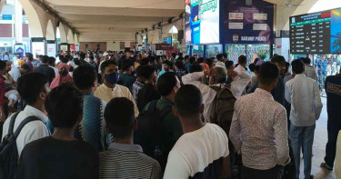 শিডিউল বিপর্যয়ে স্থবির কমলাপুর রেলওয়ে স্টেশন, অনিশ্চিত নীলসাগর