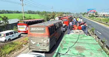 ঢাকা-টাঙ্গাইল মহাসড়কে ২০ কিলোমিটার জুড়ে ধীরগতি, ভোগান্তিতে ঘরমুখো মানুষ