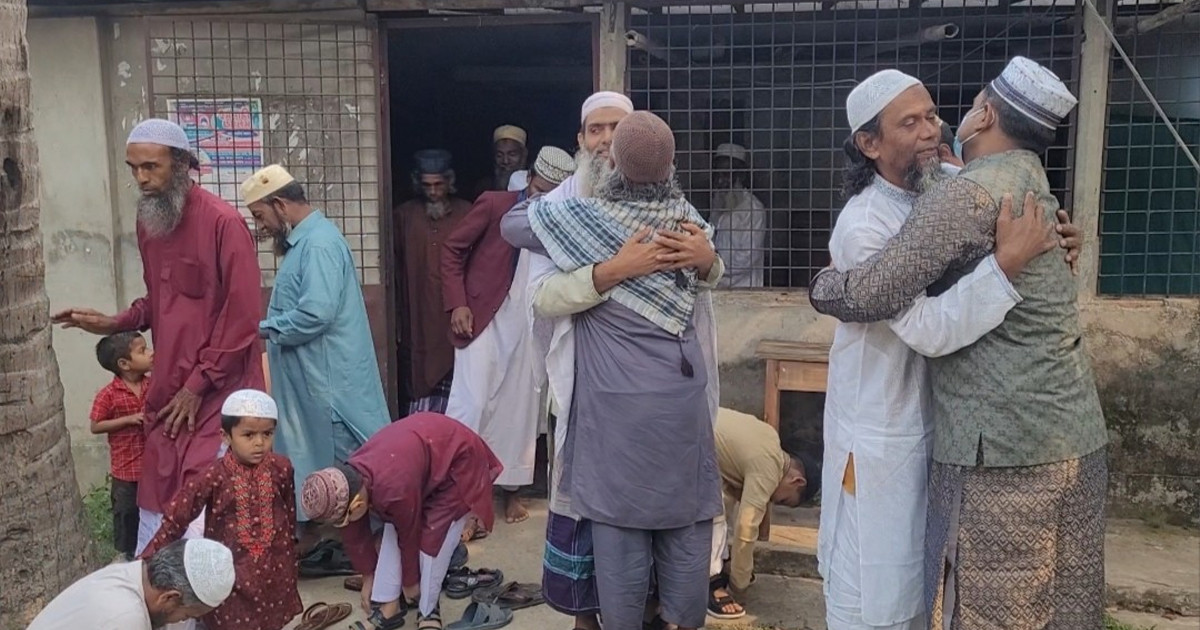 বগুড়ায় তিনটি স্থানে ঈদ উদযাপন