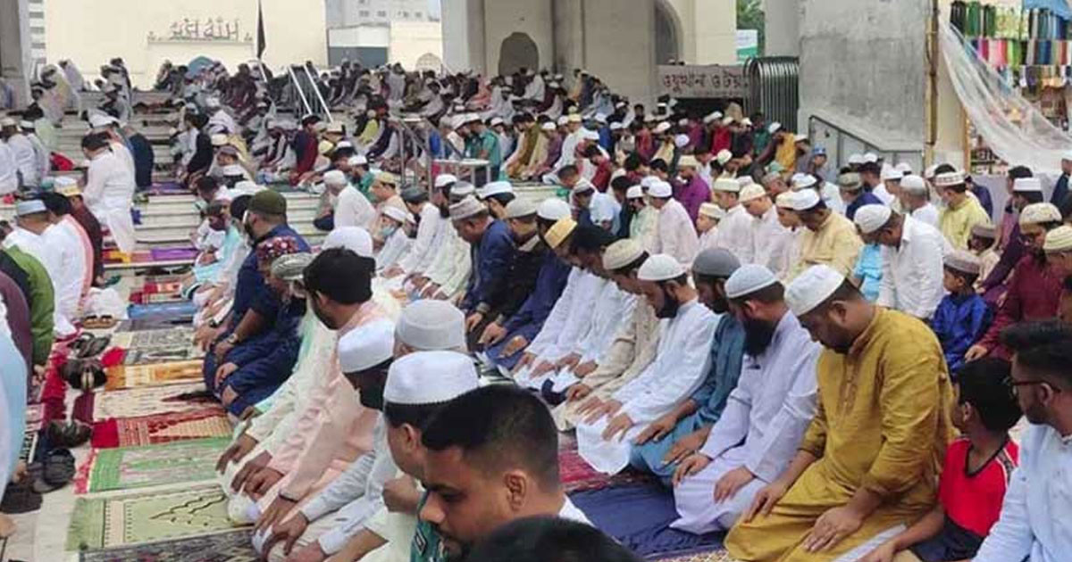 বায়তুল মোকাররমে ঈদের প্রথম জামাত অনুষ্ঠিত