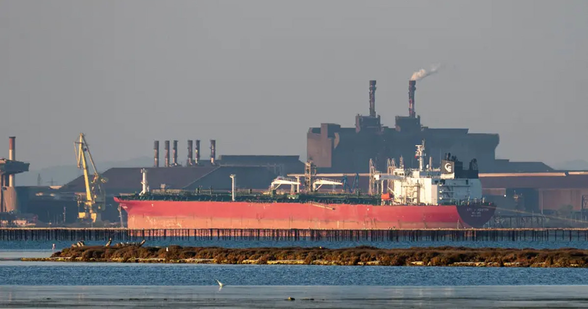 ইরানি তেলে সাময়িক ছাড়, ৩০ দিনের জন্য নিষেধাজ্ঞা তুলছে যুক্তরাষ্ট্র