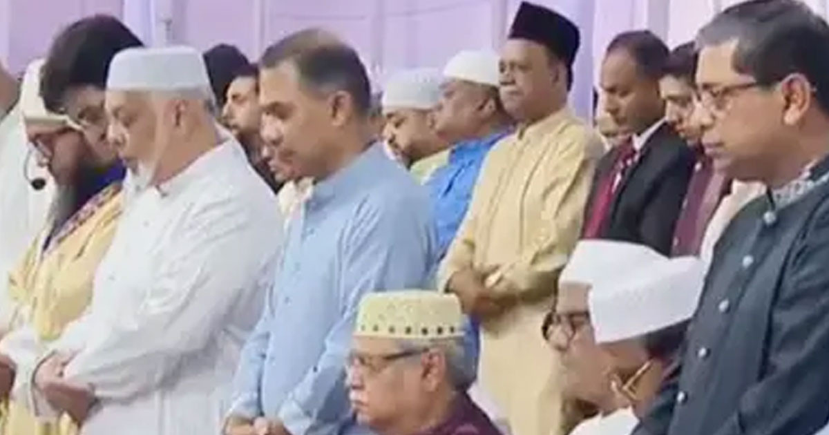 দীর্ঘ তিন দশকেরও বেশি সময় পর জাতীয় ঈদগাহে কোনো প্রধানমন্ত্রীর নামাজ আদায়