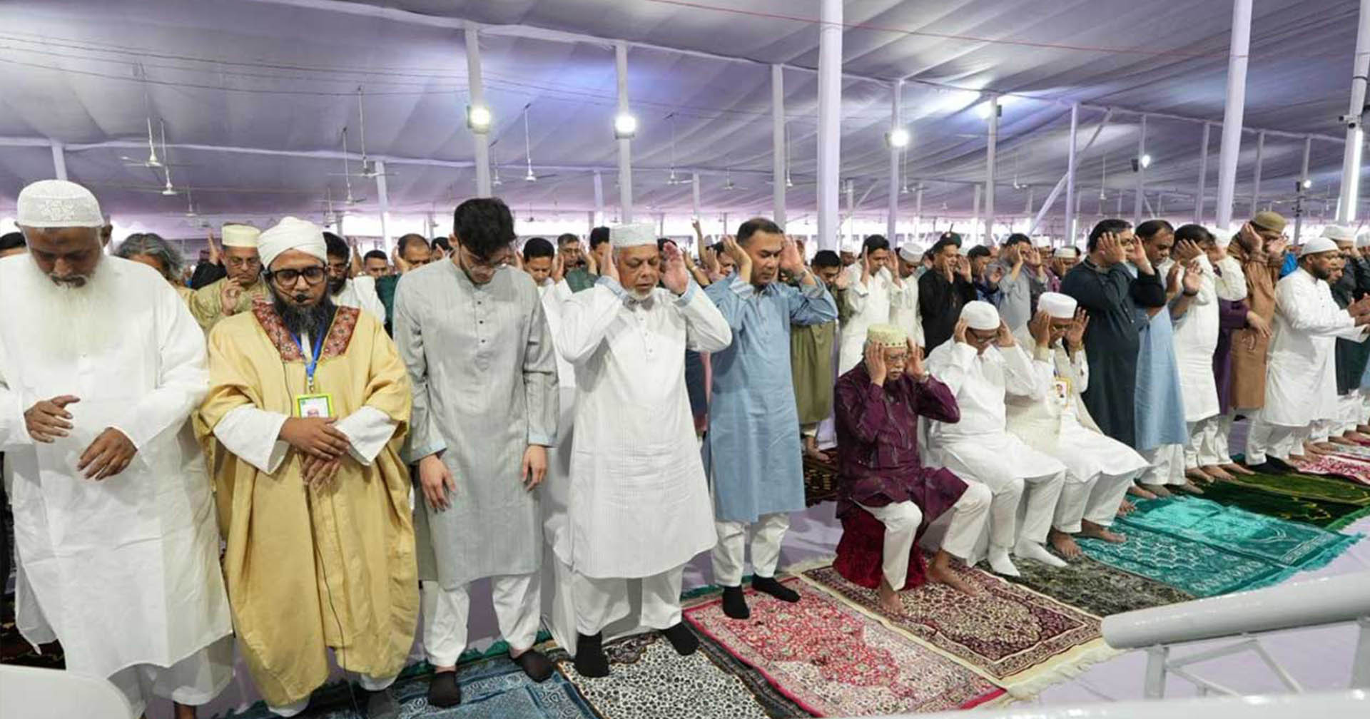 মোনাজাতে যুদ্ধ বন্ধে মুসলিম দেশগুলোকে ঐক্যবদ্ধ হওয়ার আহ্বান