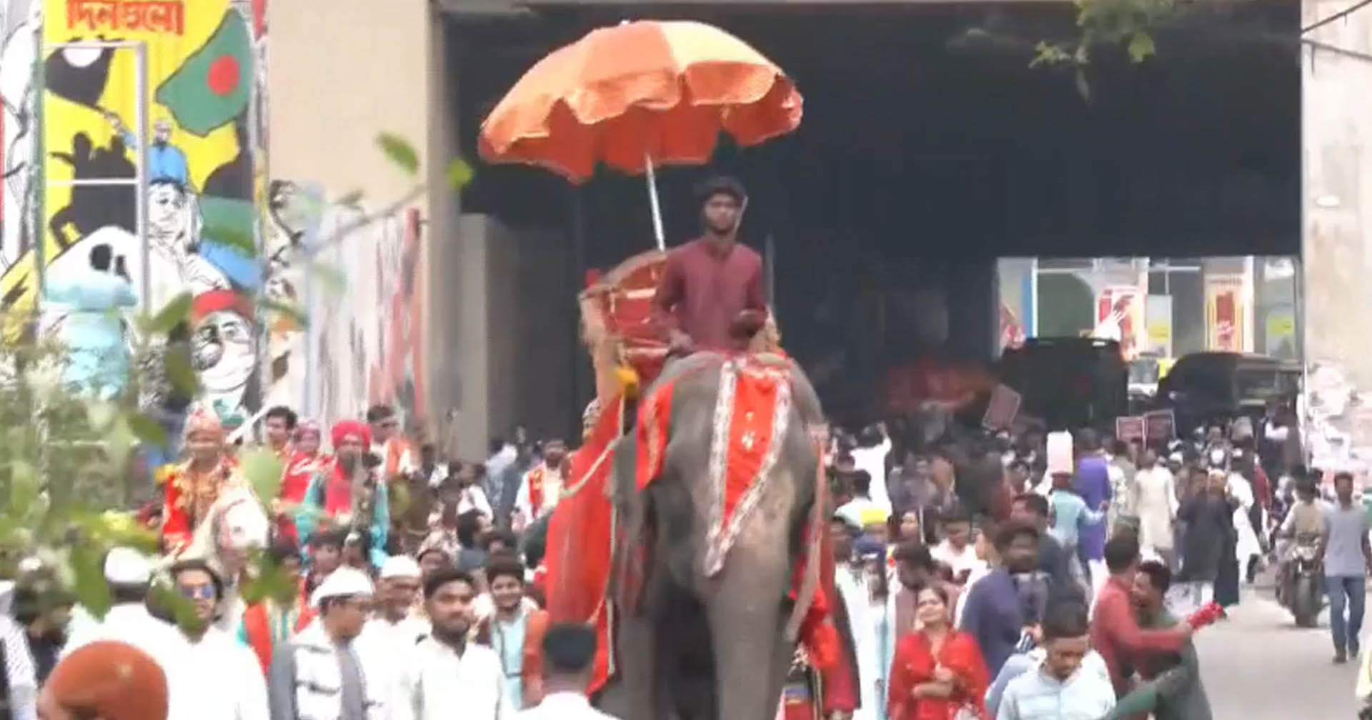 ঈদুল ফিতর উপলক্ষে রাজধানীতে বর্ণাঢ্য আনন্দ মিছিল
