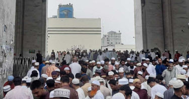 বৃষ্টি উপেক্ষা করে বায়তুল মোকাররমে ঈদের চতুর্থ জামাতেও মুসল্লির ঢল