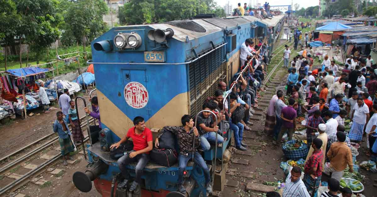 কুমিল্লায় দুর্ঘটনা: ডাউন লাইন দিয়ে চালানো হচ্ছে ট্রেন