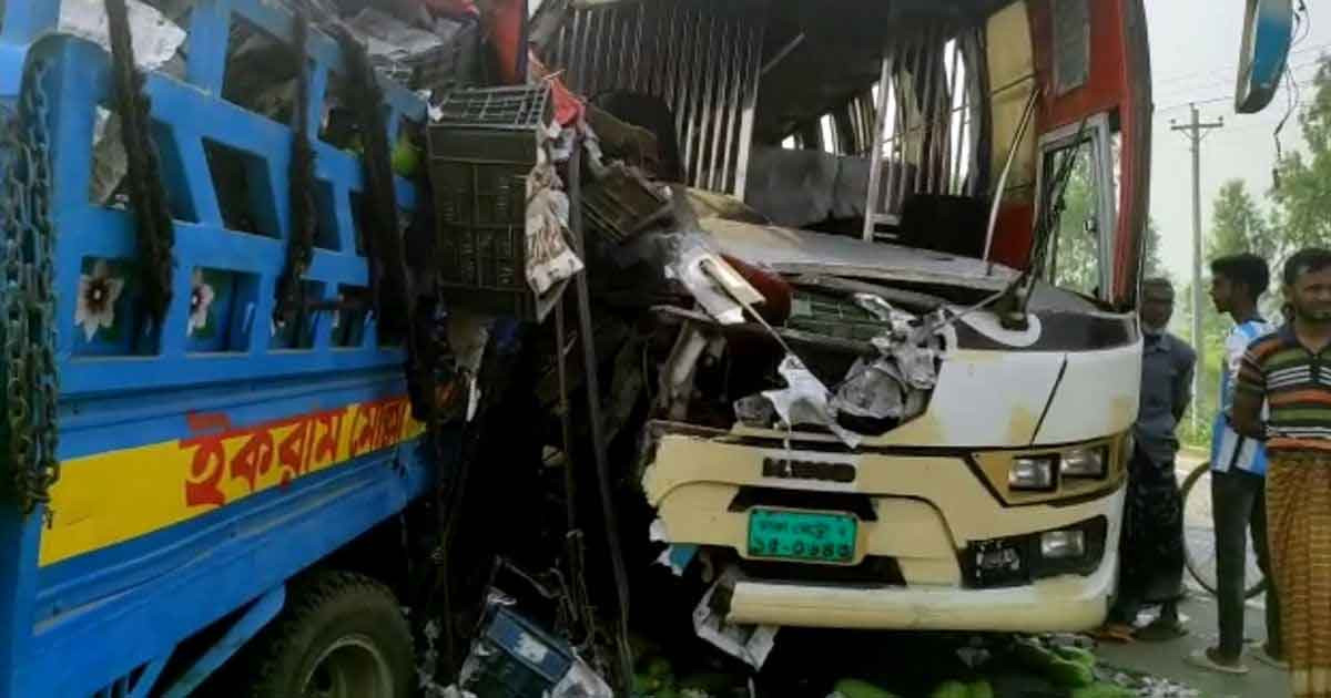 হবিগঞ্জে বাস-পিকআপ সংঘর্ষে ঝরল চার প্রাণ