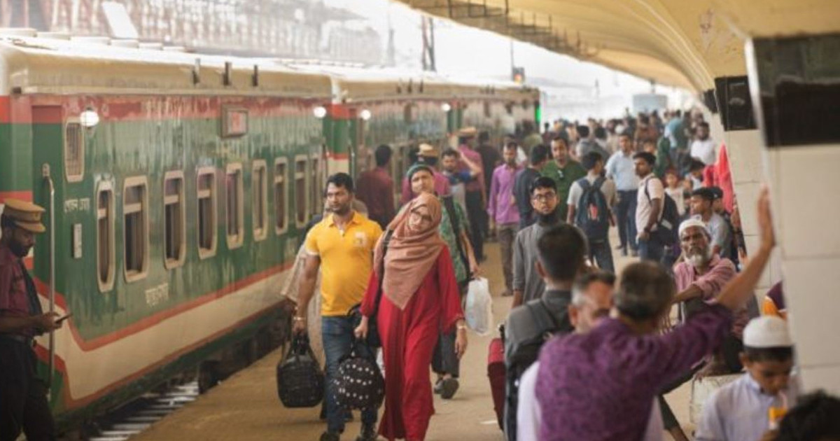 ঈদের দ্বিতীয় দিনেও ঢাকা ছাড়ছেন মানুষ