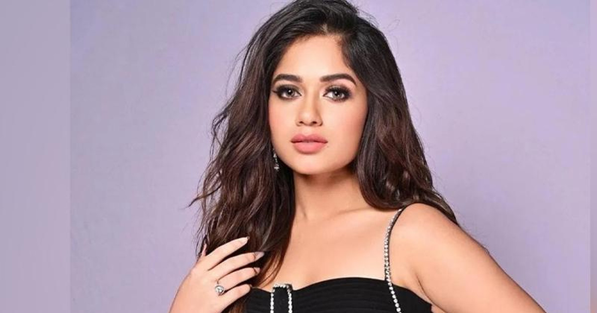 ২১ বছর বয়সেই ৩০০ কোটির মালিক অভিনেত্রী, আয়ের উৎস কী?