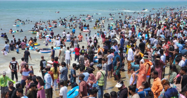 ঈদের ছুটিতে কক্সবাজারে পর্যটকের ঢল