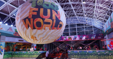 ঈদের দ্বিতীয় দিনে উৎসবের আমেজ তুঙ্গে