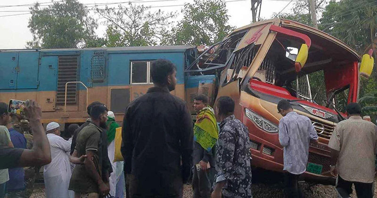 ঈদে বাড়ে সড়ক দুর্ঘটনা: বেপরোয়া গতি ও ক্লান্ত চালক বড় কারণ