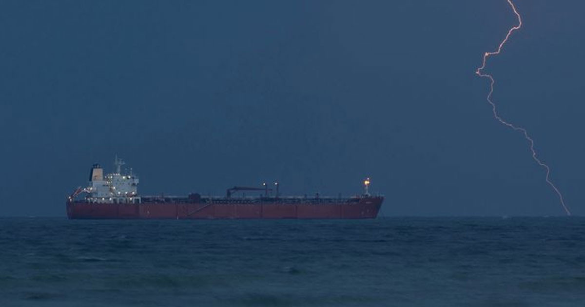 ট্রাম্পের ঘোষণা আসতেই তেলের দামে ধস