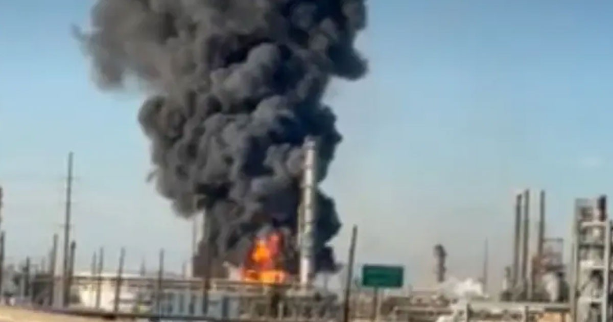 টেক্সাসের তেল শোধনাগারে ভয়াবহ বিস্ফোরণ