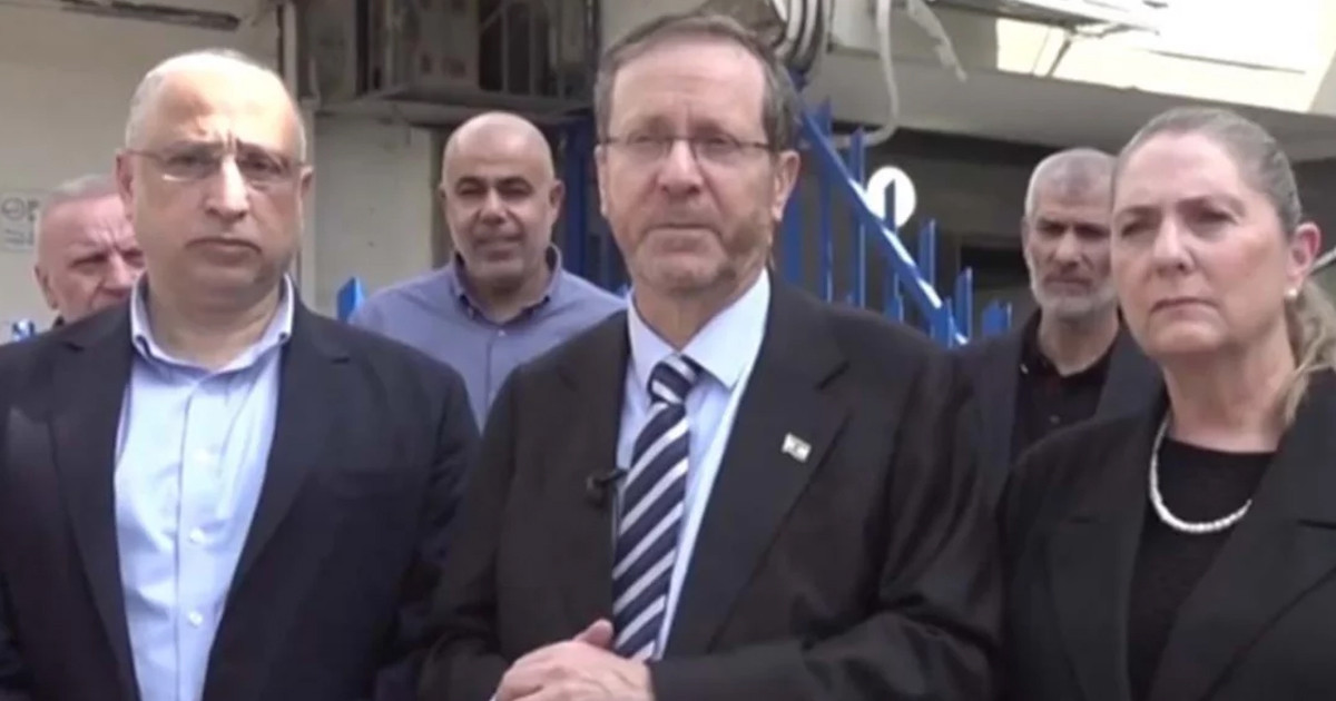 ইরানি ক্ষেপণাস্ত্রের ভয়ে সংবাদ সম্মেলন ফেলে পালালেন ইসরায়েলি প্রেসিডেন্ট