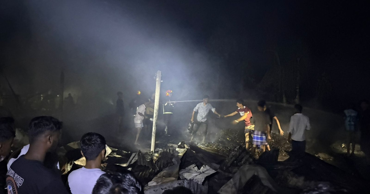 নোয়াখালীতে আগুনে পুড়ে ছাই ২৪ দোকান