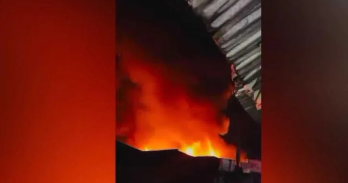 পঞ্চগড় বাজারে ভয়াবহ অগ্নিকাণ্ডে কয়েক কোটি টাকার মালামাল পুড়ে ছাই