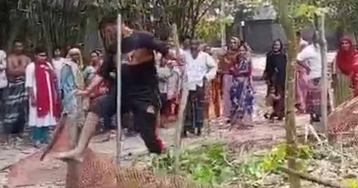 সম্পত্তি কম পাওয়ায় বাবার কবর ভাঙচুর ছেলের, ভিডিও ভাইরাল