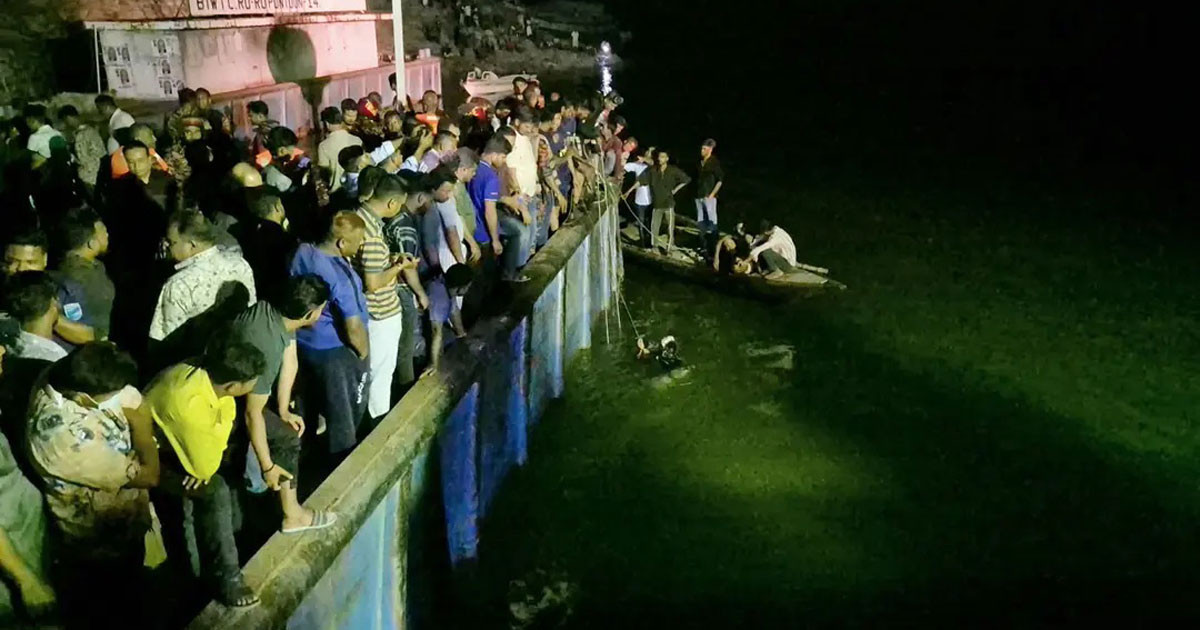 বাসডুবির ঘটনায় আক্ষেপ প্রকাশ করলেন ঘাট তত্ত্বাবধায়ক