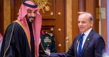 যুদ্ধে নতুন মোড়, সৌদি যুবরাজের সঙ্গে যে আলাপ হলো পাকিস্তানের প্রধানমন্ত্রীর