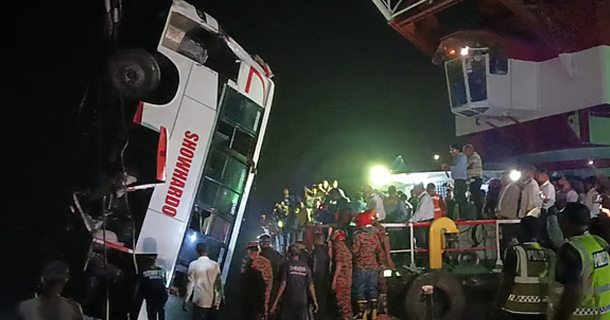 পদ্মায় বাসডুবি: ২৩ জনের মরদেহ উদ্ধার, সবার পরিচয় শনাক্ত